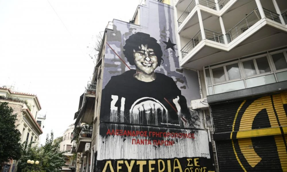 Ξεκίνησε η απογευματινή πορεία στη μνήμη του Α. Γρηγορόπουλου: Κλειστή η Πανεπιστημίου - Σε 50 προληπτικές προσαγωγές προχώρησε η αστυνομία